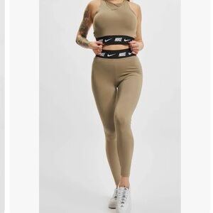 Nike Women's High-Waisted Leggings - Tan